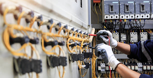 Professional Electrician technician working in Encinal, TX